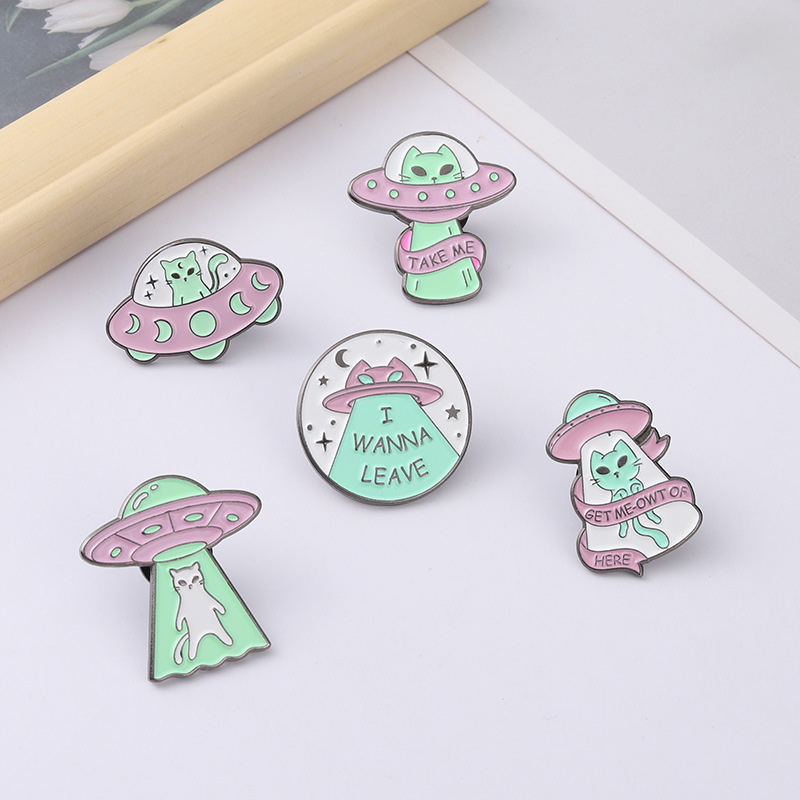 'Escape her' pin Enamel Kucing - Science Buddies ulasan dan harga